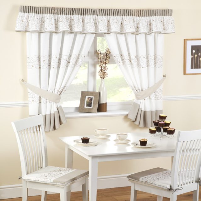 Kako odabrati zavese za kuhinju